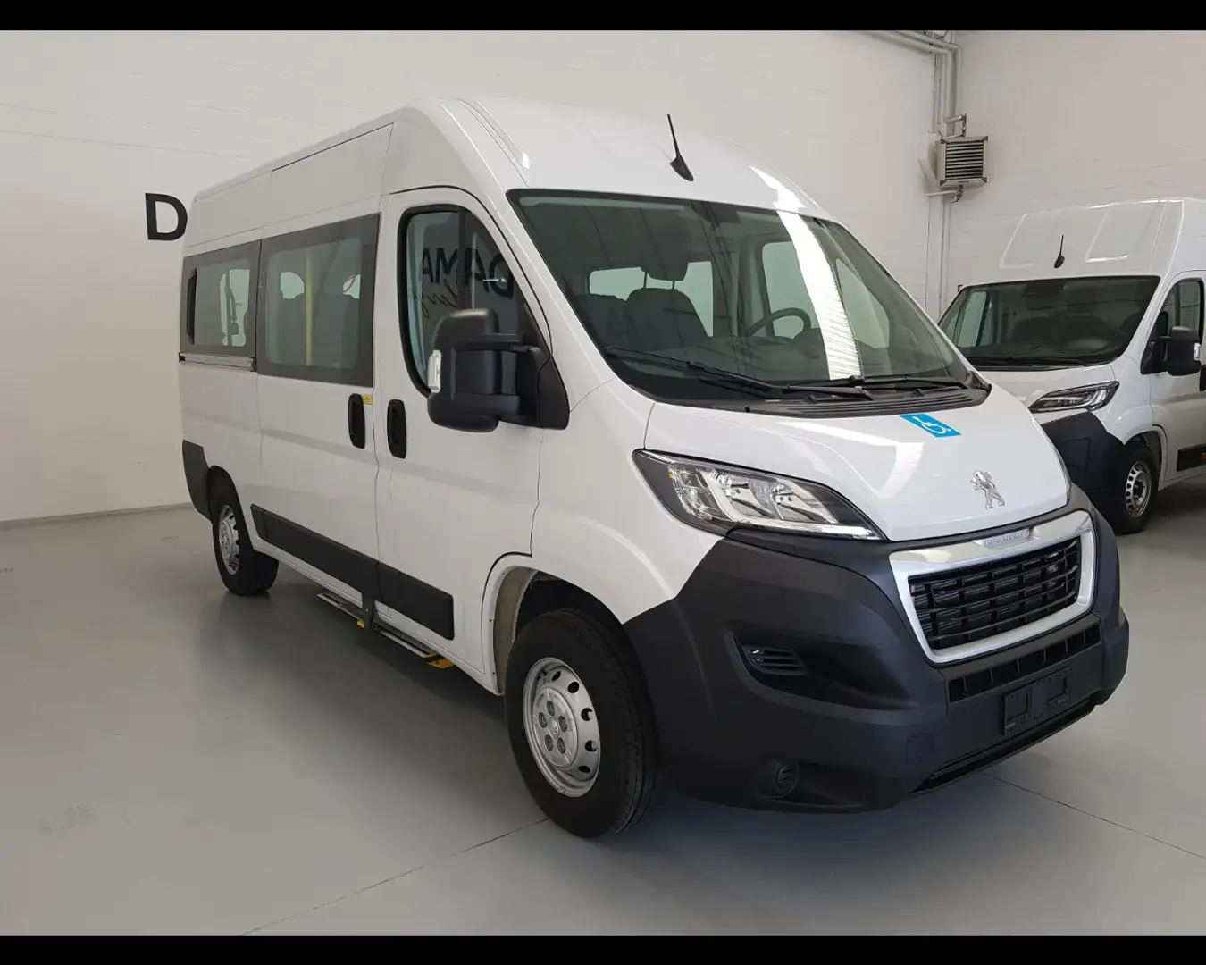 Peugeot Boxer trasporto disabili con sollevatore BlueHdi 140 S&S Bianco - 1