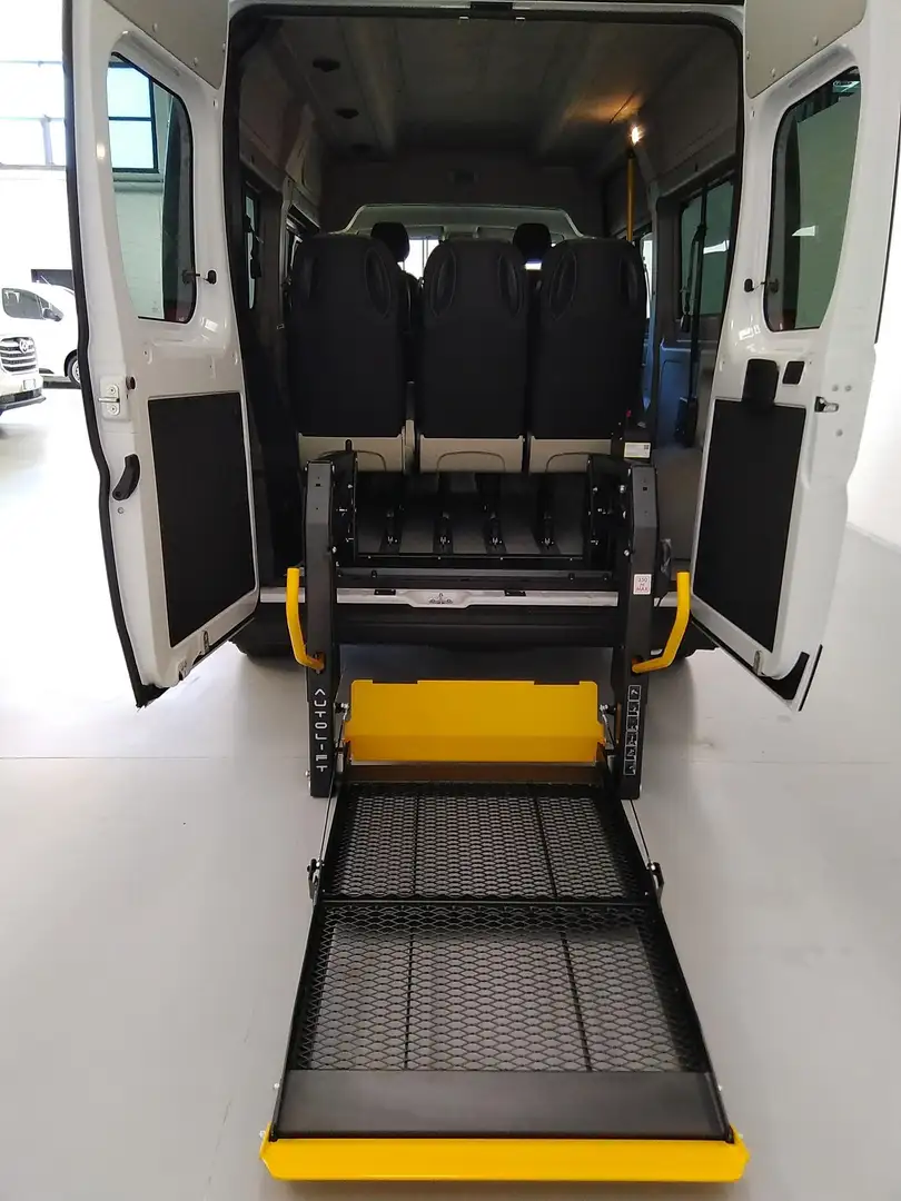 Peugeot Boxer Trasporto Disabili con Sollevatore BlueHdi 140 S&S Bianco - 2