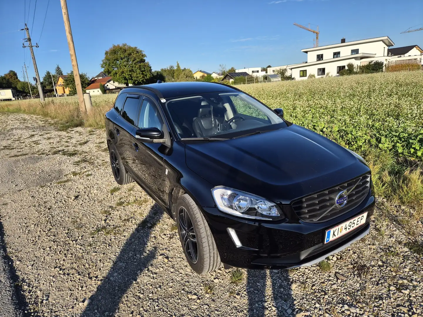 Volvo XC60 D3 Kinetic Schwarz - 1