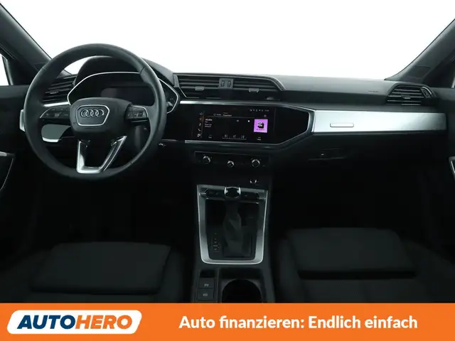 Audi Q3 view 12