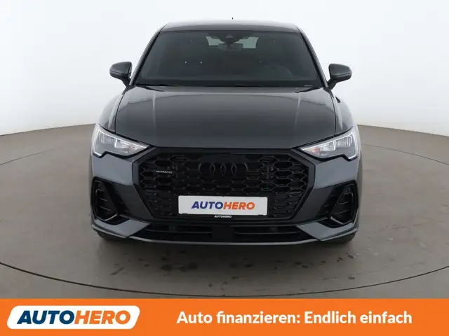 Audi Q3 view 9