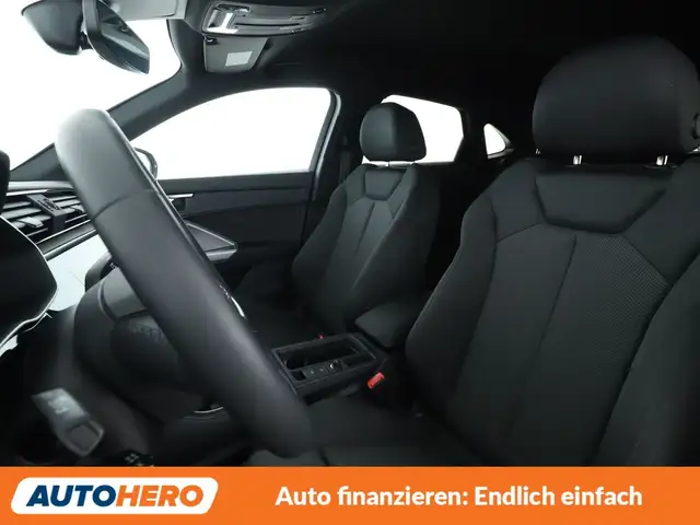 Audi Q3 view 10
