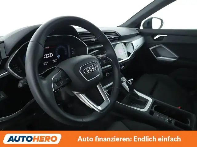 Audi Q3 view 11