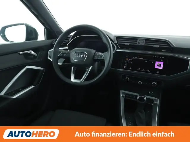 Audi Q3 view 13