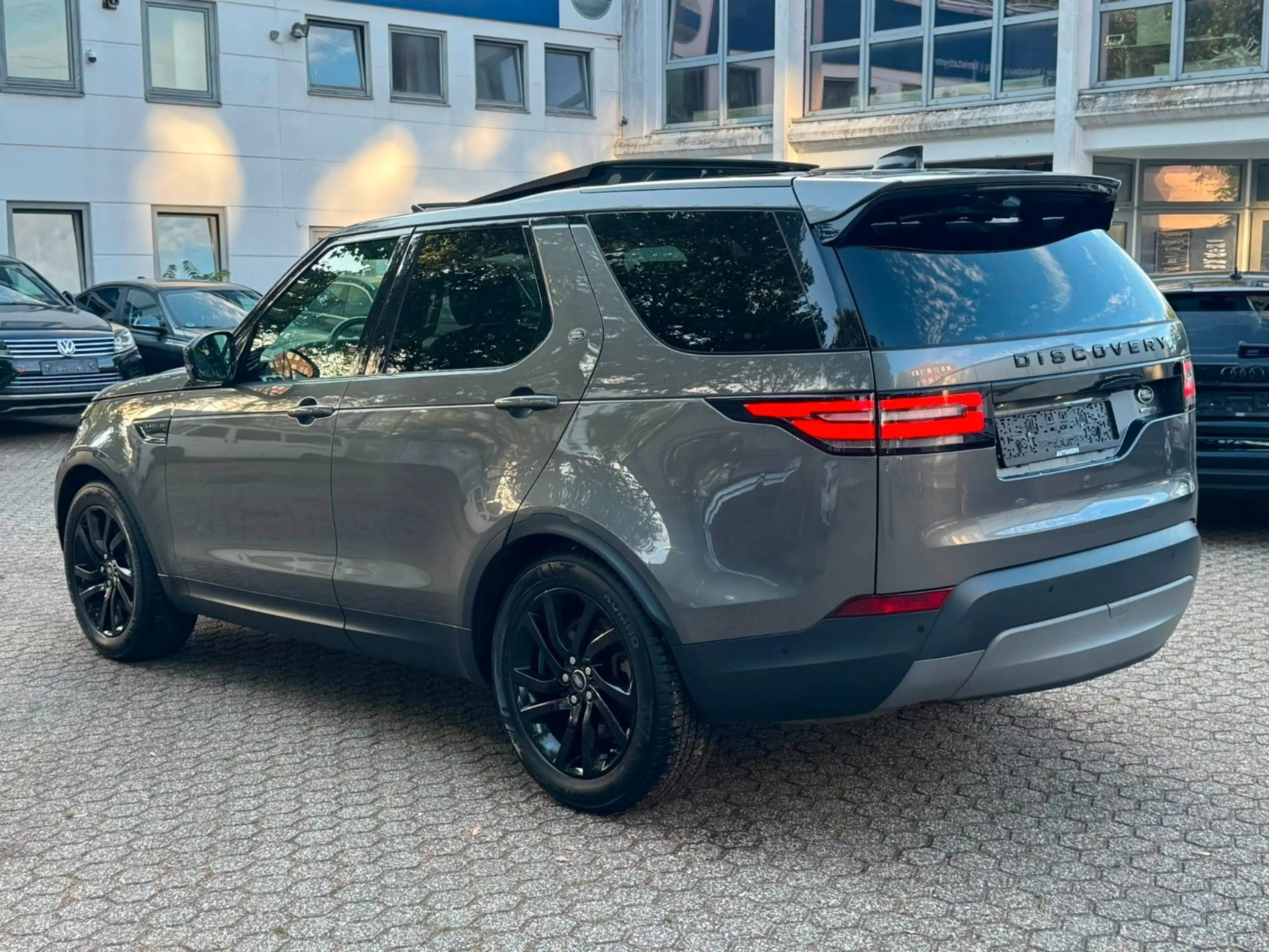Land Rover Discovery 5 3.0 HSE SDV6/7-Sitzer/Pano/AHK/360 — photo 4