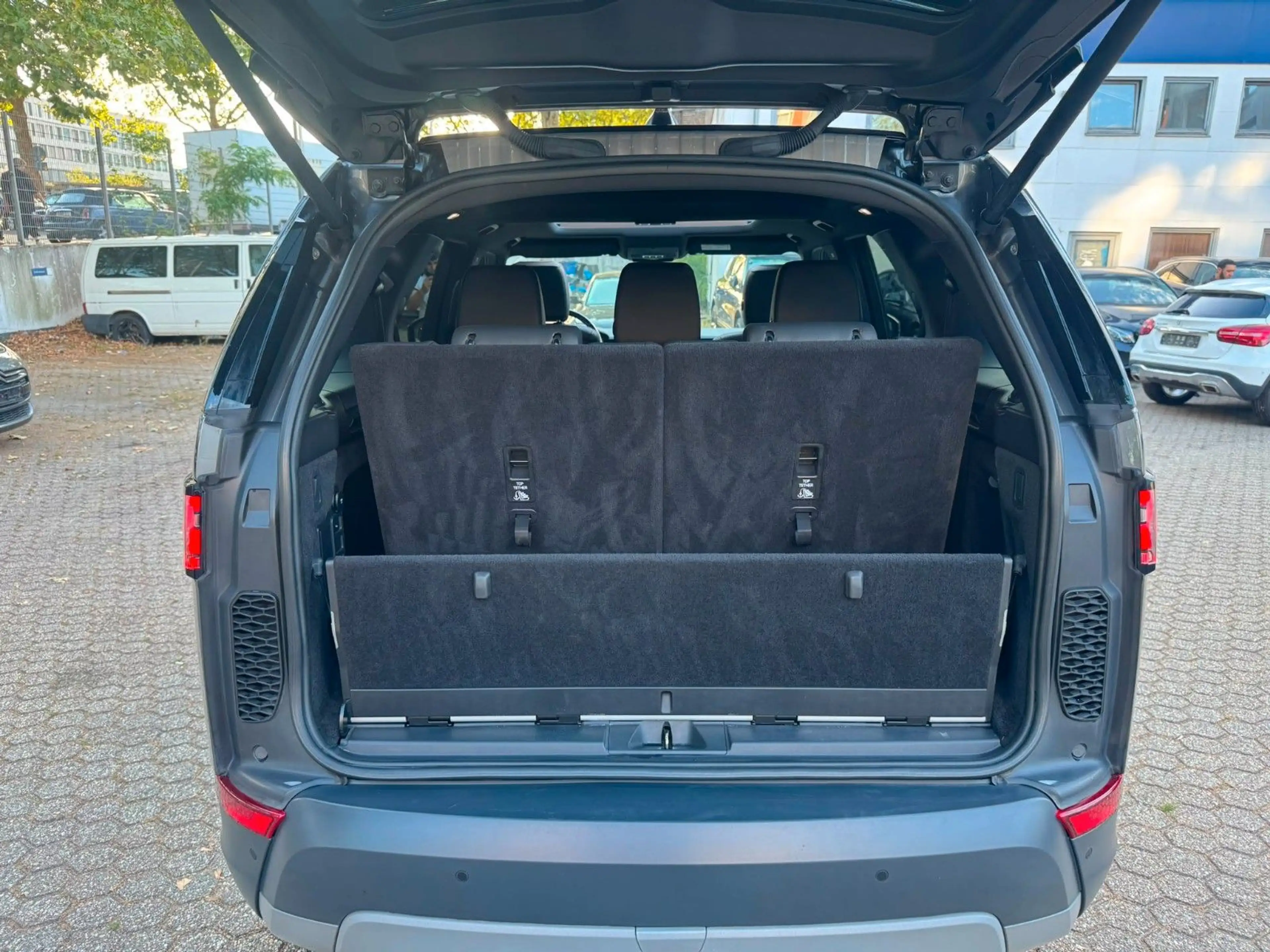 Land Rover Discovery 5 3.0 HSE SDV6/7-Sitzer/Pano/AHK/360 — photo 6