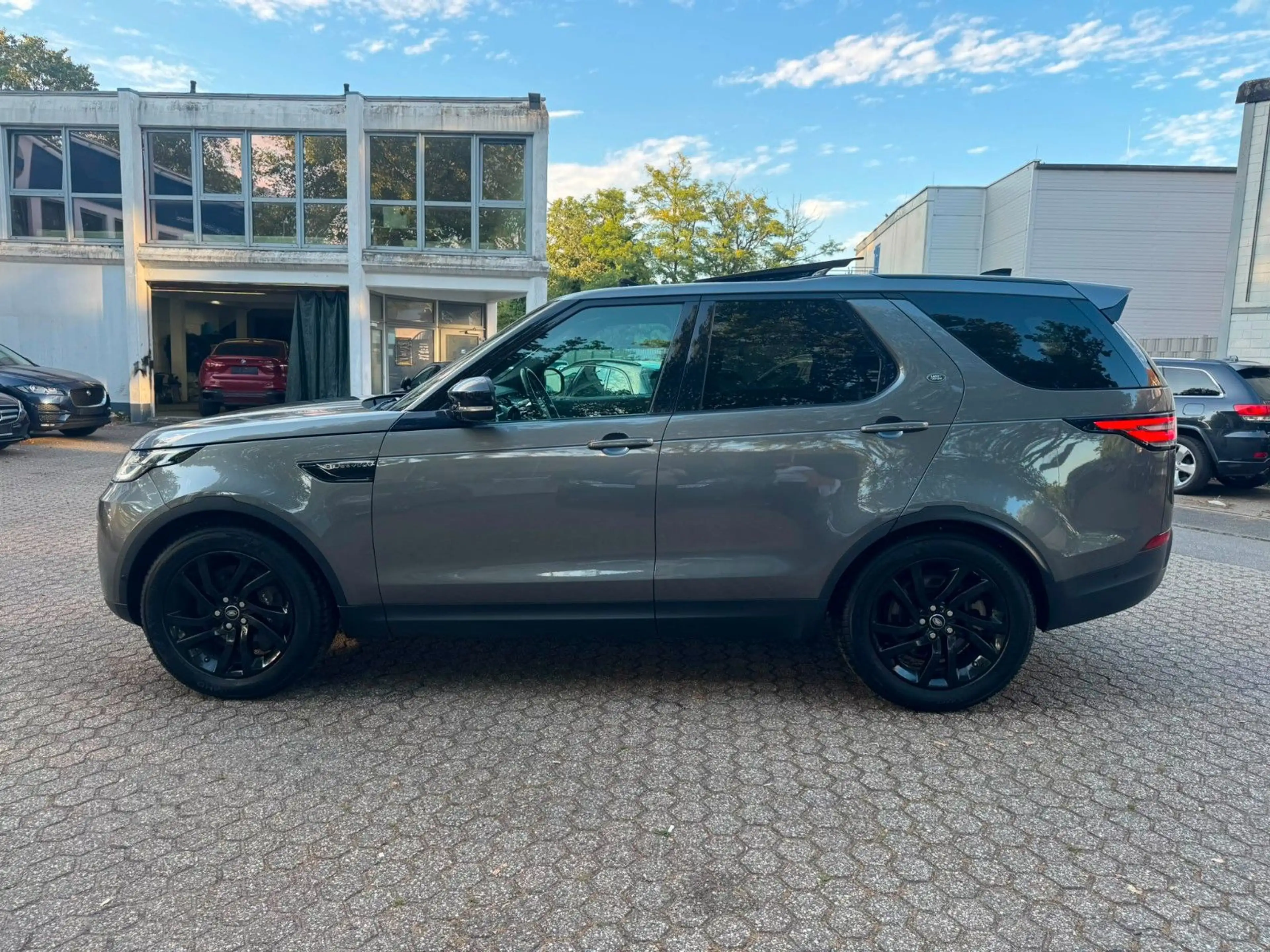 Land Rover Discovery 5 3.0 HSE SDV6/7-Sitzer/Pano/AHK/360 — photo 3