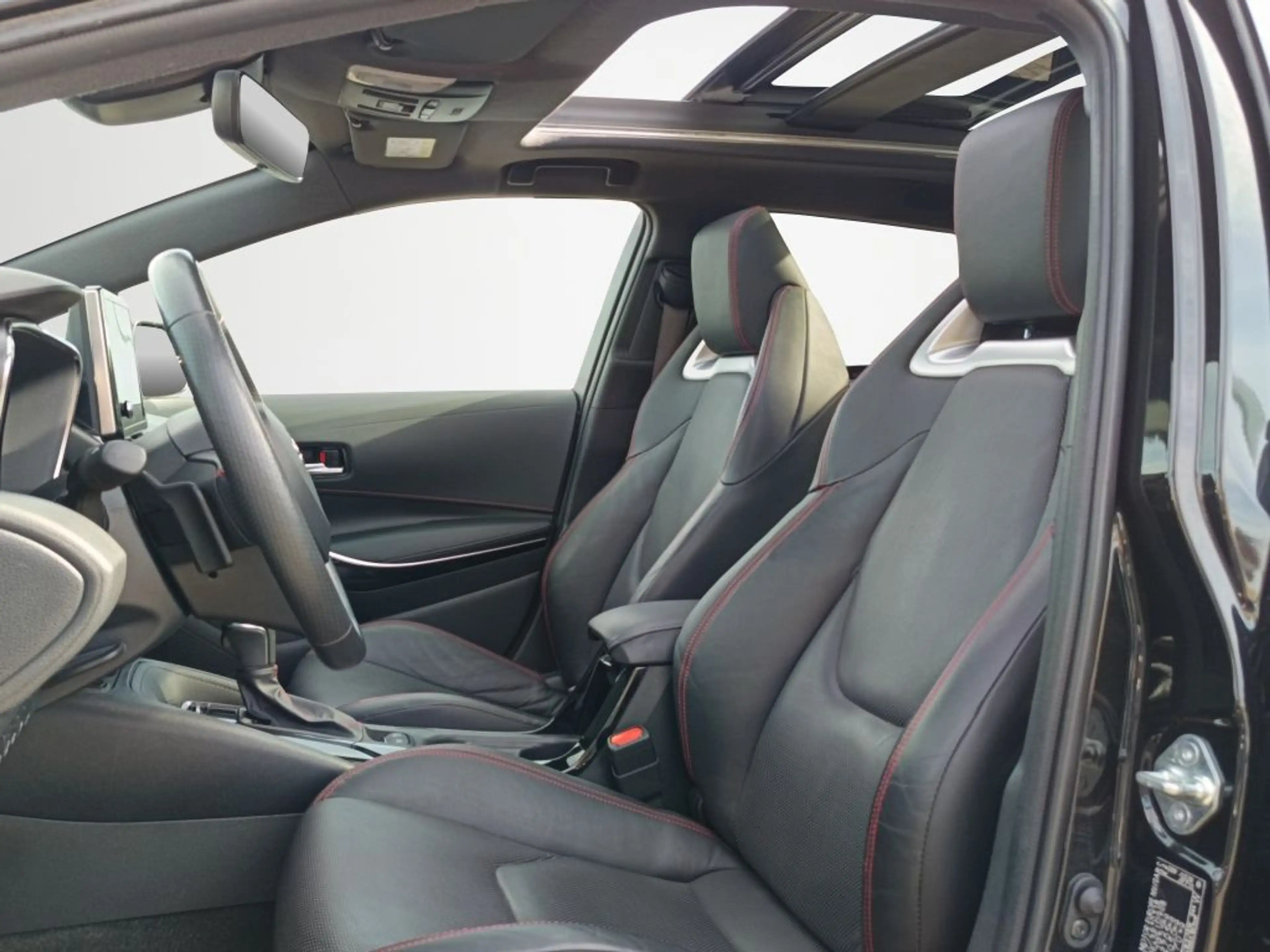 Toyota Corolla 2.0 Hybrid TS GR Sport Black Edition Skyview-Panor — photo 6