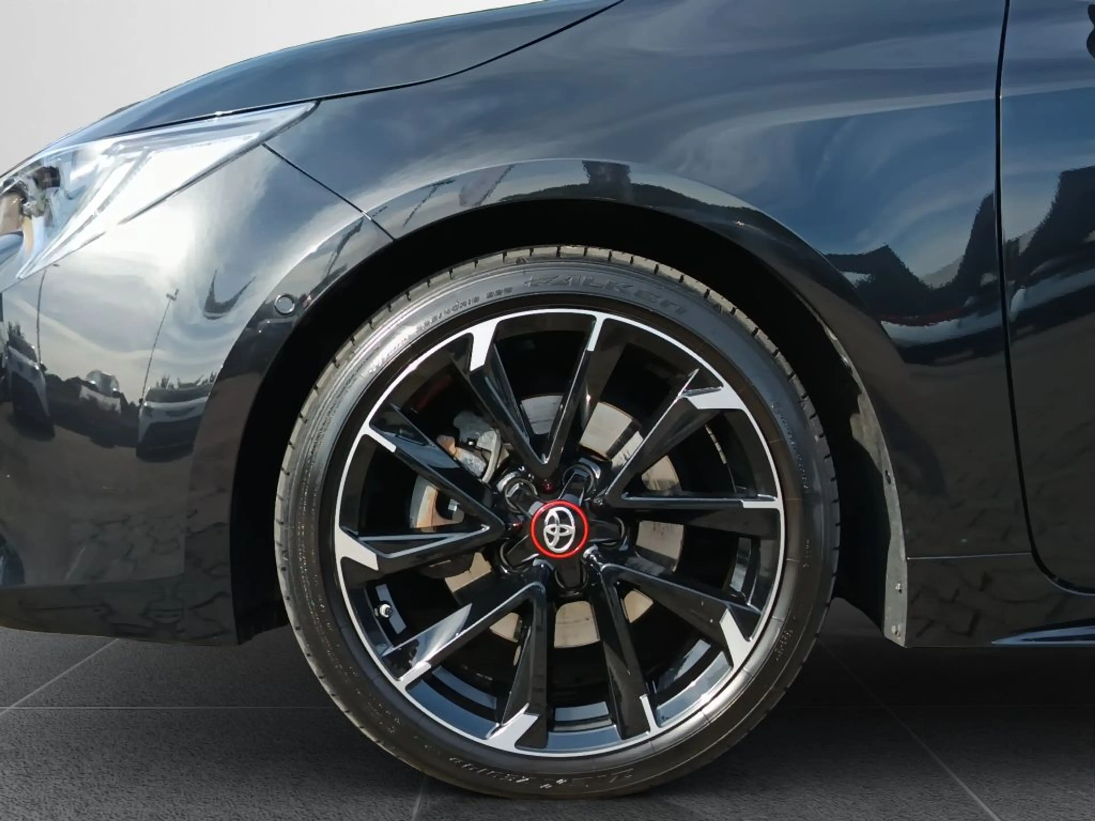 Toyota Corolla 2.0 Hybrid TS GR Sport Black Edition Skyview-Panor — photo 16