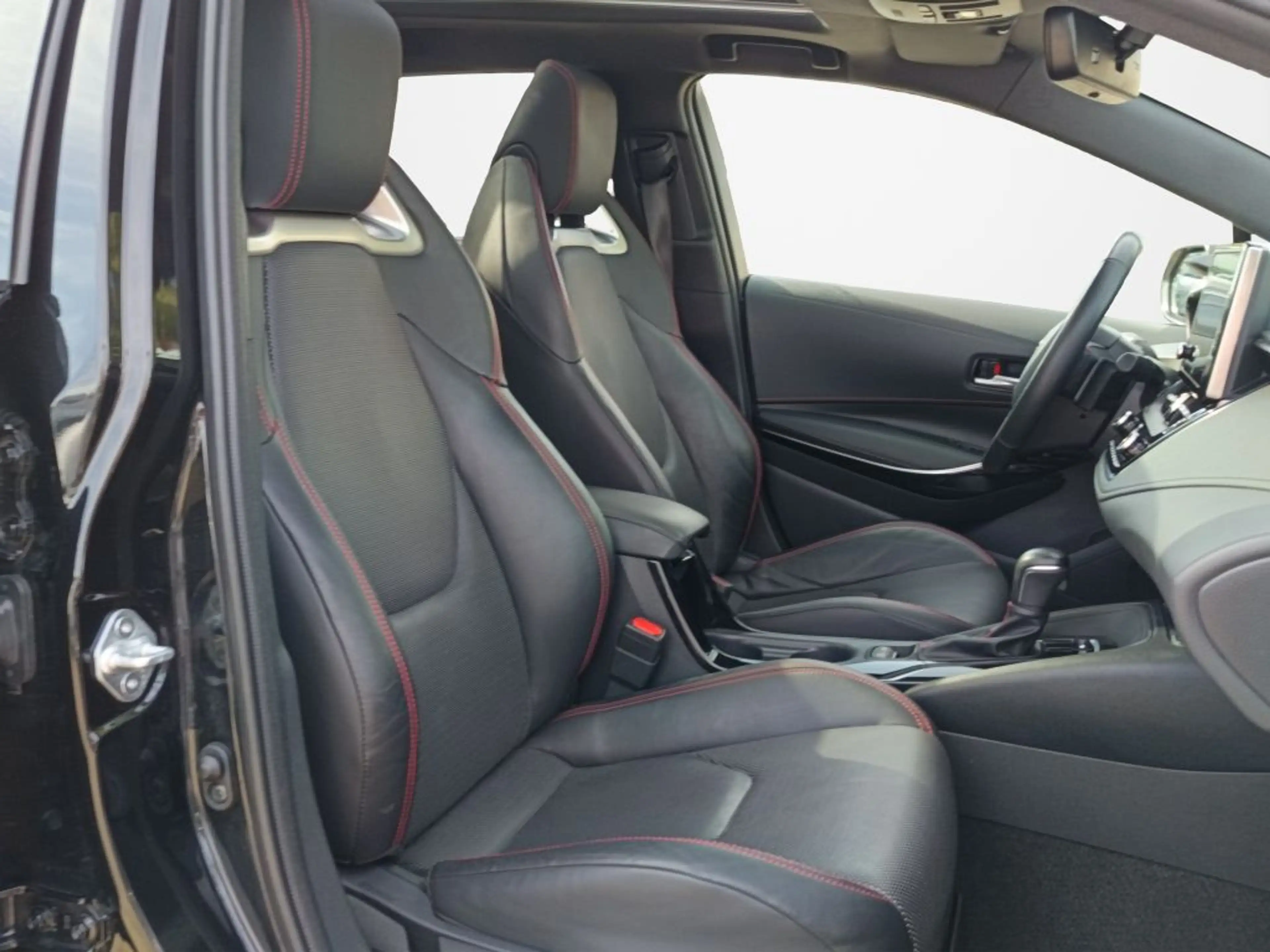 Toyota Corolla 2.0 Hybrid TS GR Sport Black Edition Skyview-Panor — photo 12