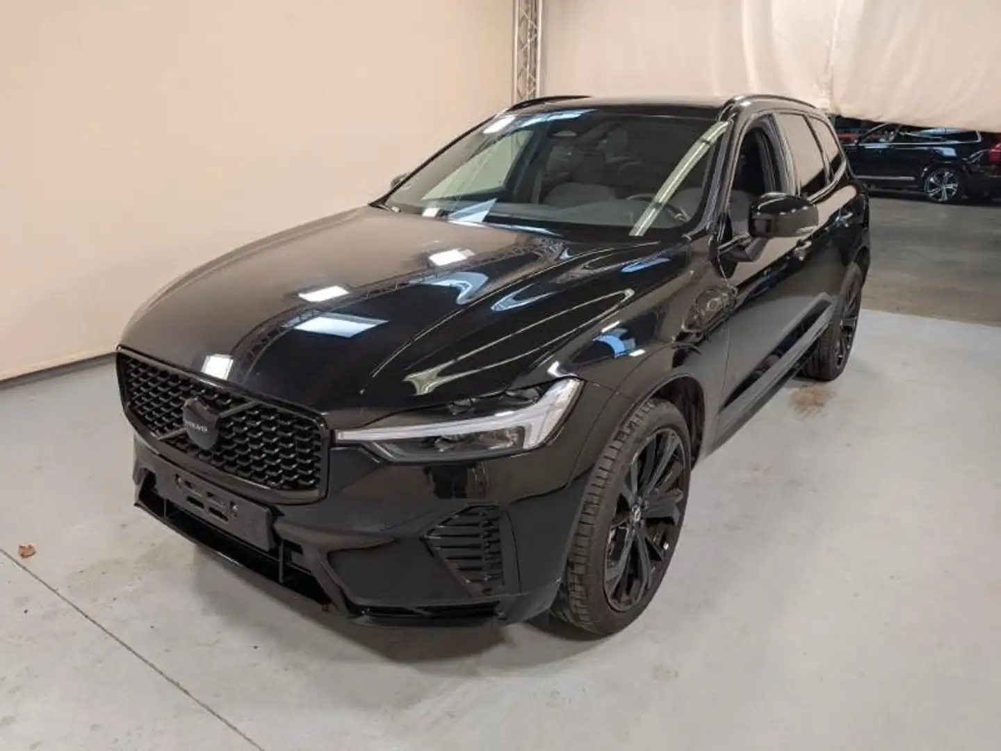 Volvo XC60 Plus Black Edition Plug-In Hybrid Schwarz - 1