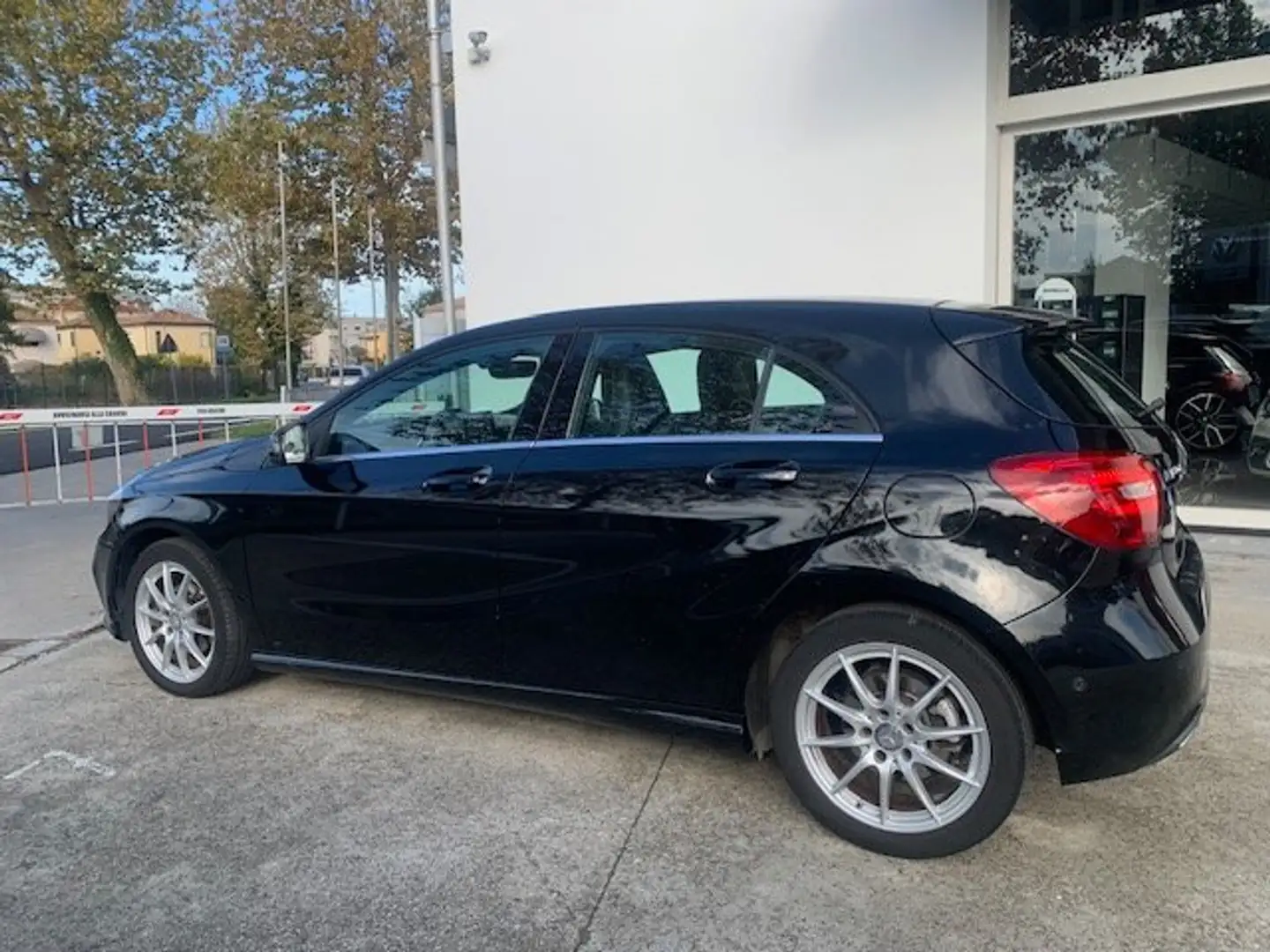 Mercedes-Benz A 180 A 180 d Executive auto Schwarz - 2