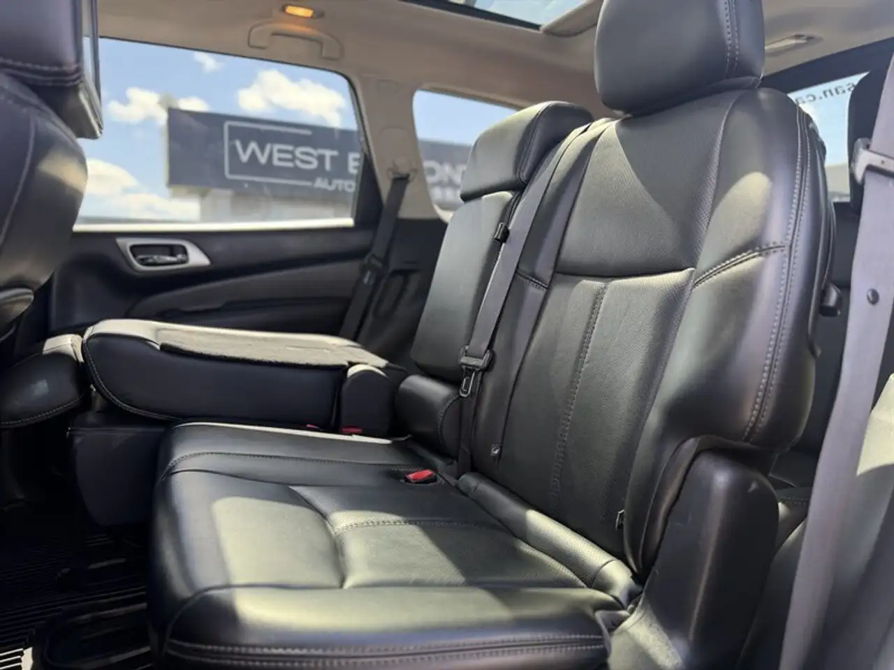 Nissan Pathfinder снимка Nissan Pathfinder