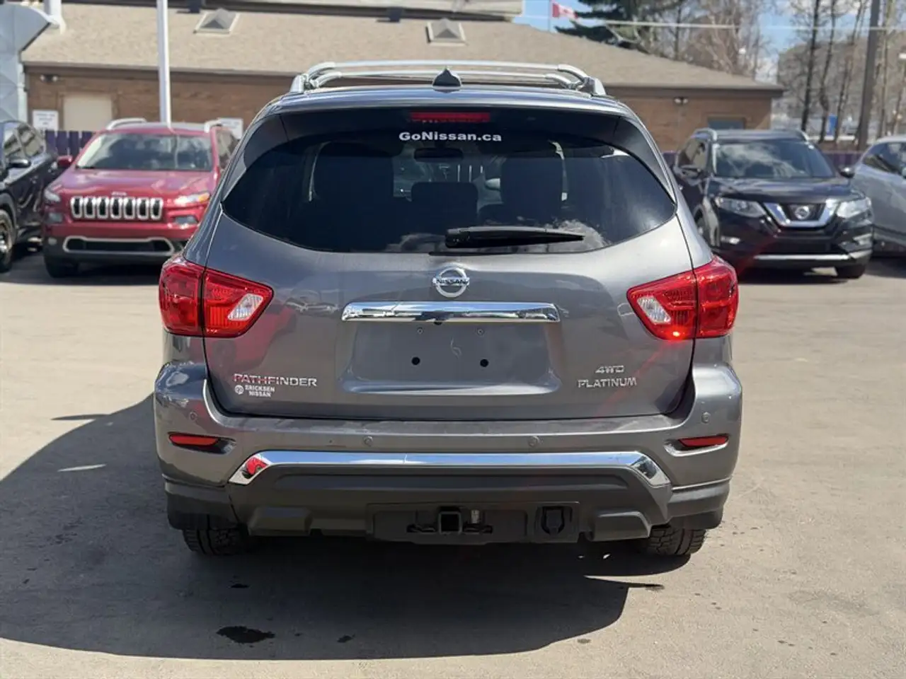 Nissan Pathfinder снимка Nissan Pathfinder