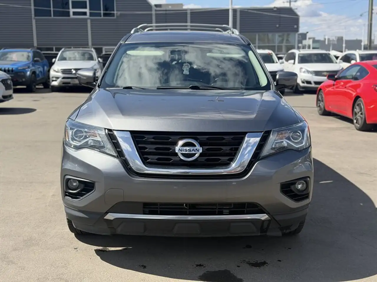 Nissan Pathfinder снимка Nissan Pathfinder