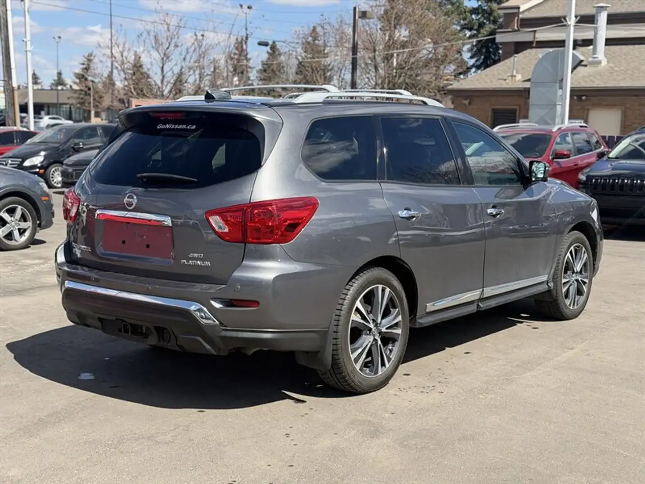Nissan Pathfinder снимка Nissan Pathfinder