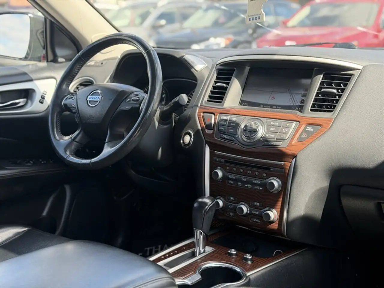 Nissan Pathfinder снимка Nissan Pathfinder