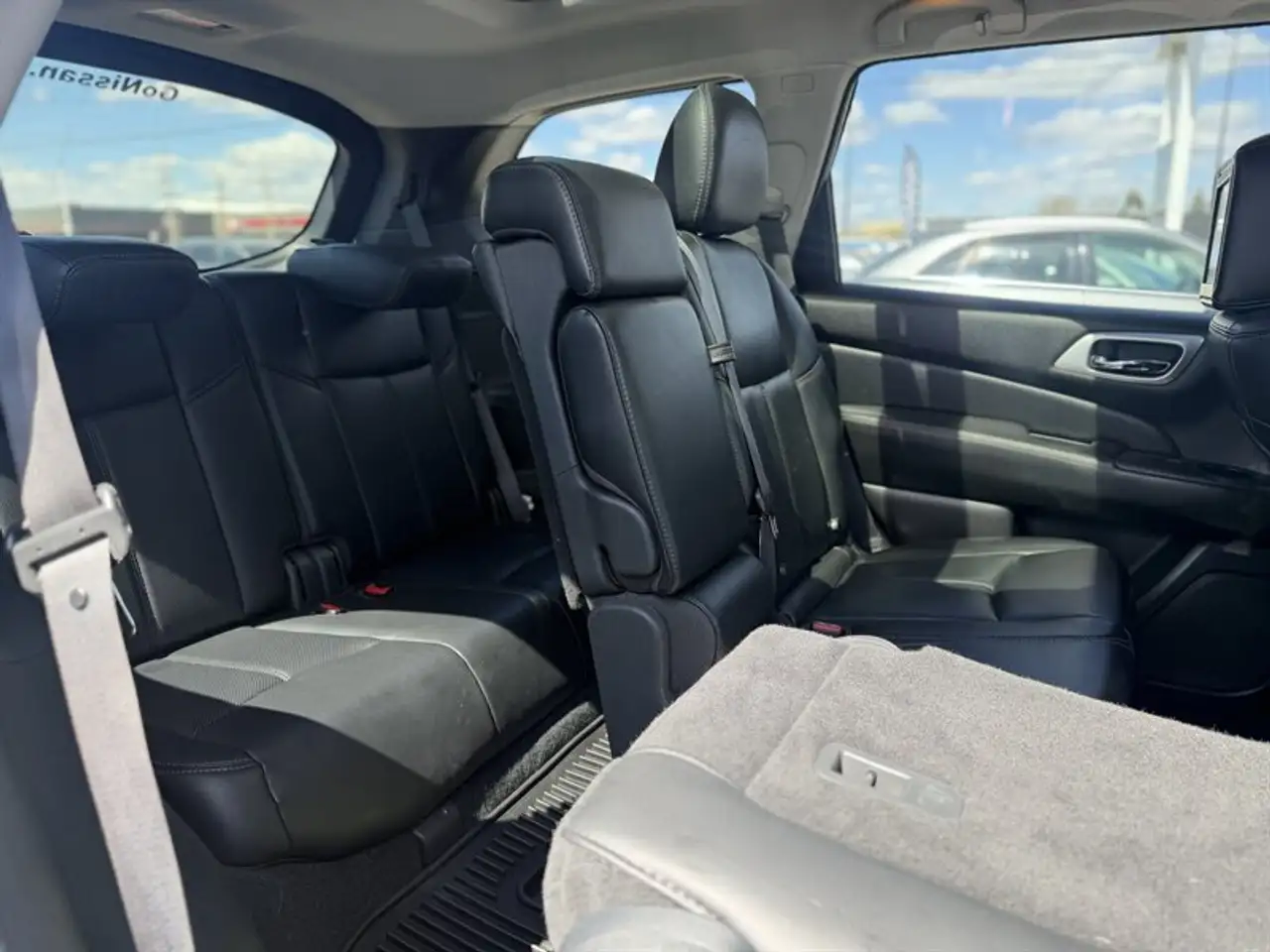 Nissan Pathfinder снимка Nissan Pathfinder