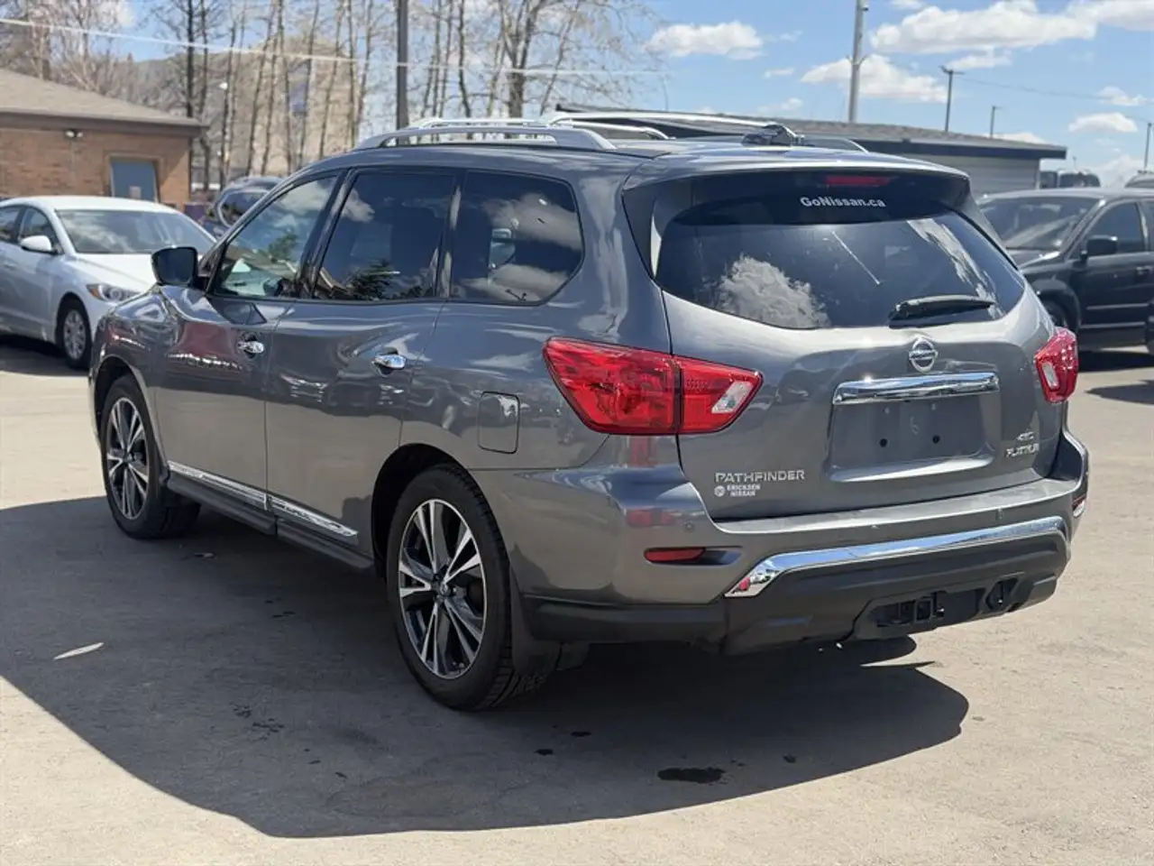 Nissan Pathfinder снимка Nissan Pathfinder