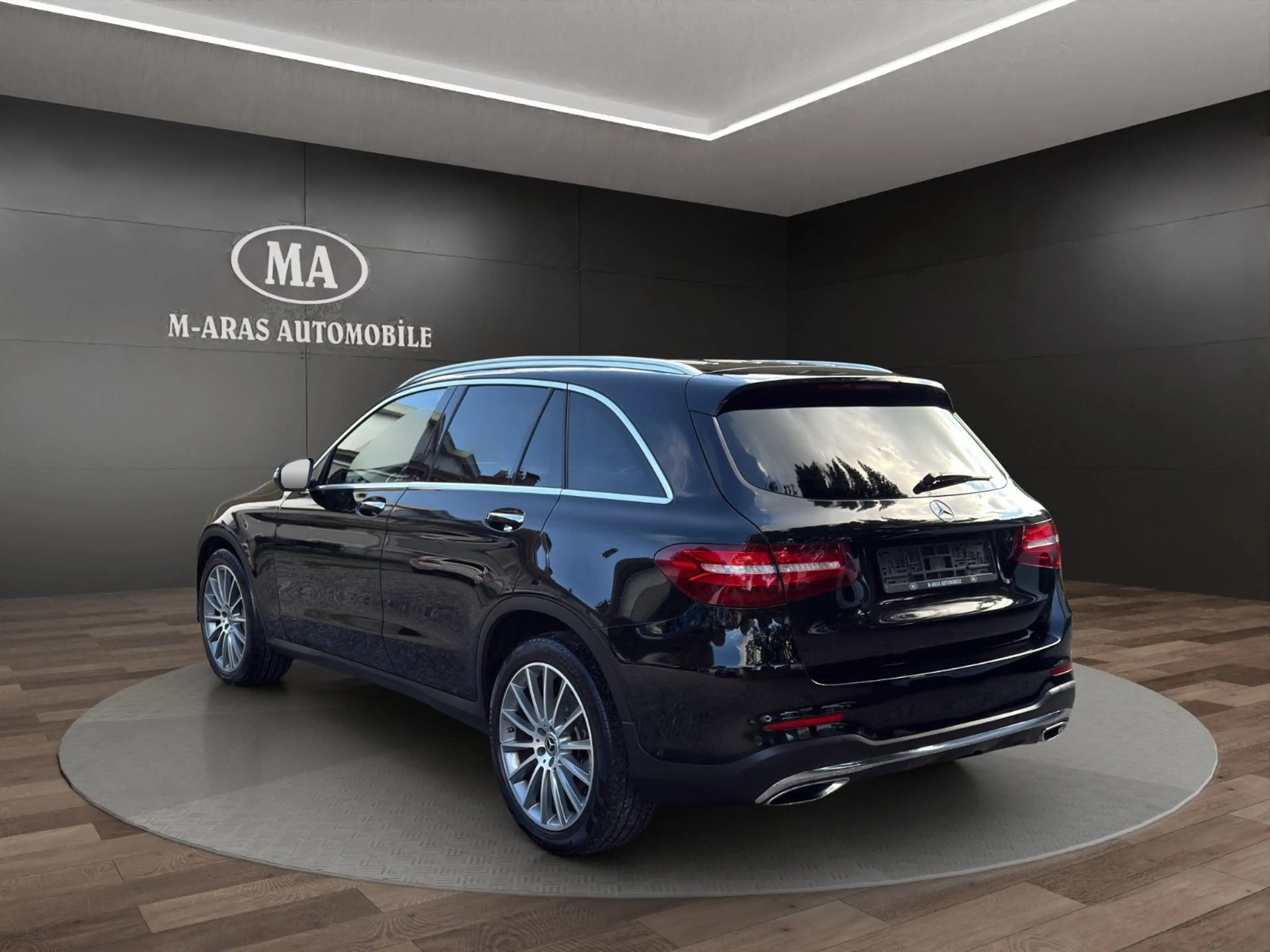 Mercedes-Benz GLC 350 d 4Matic AMG Pano Head-Up Burmester — photo 4