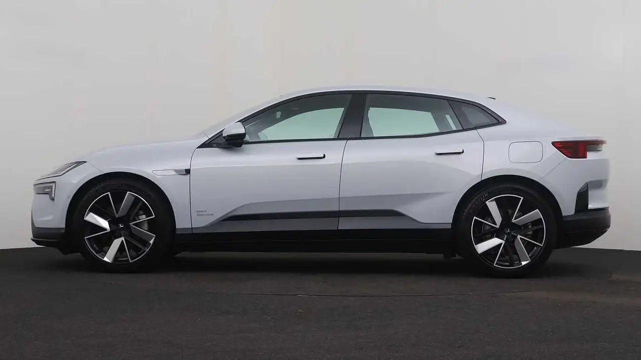 Polestar 4 2025