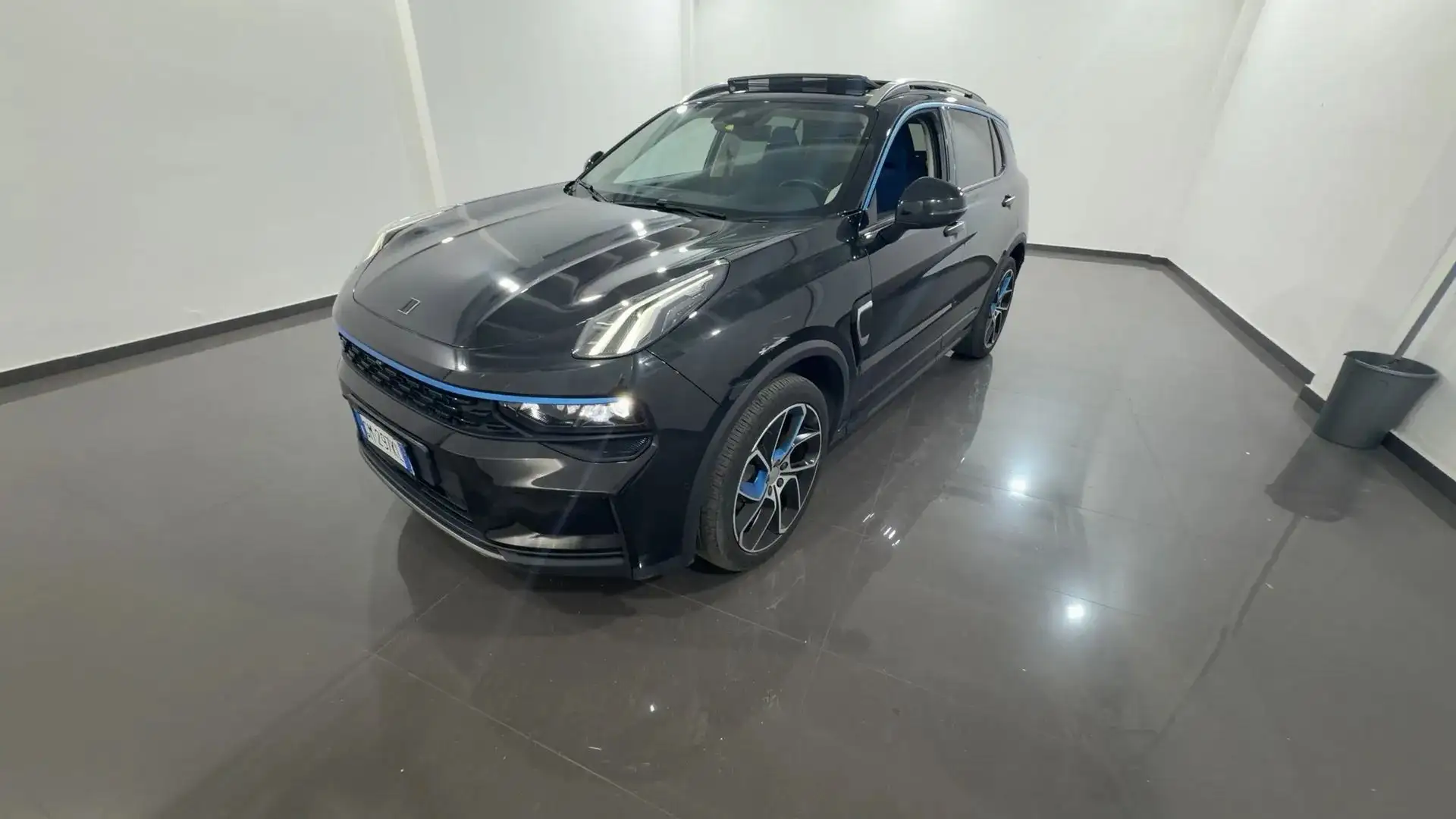 Lynk & Co 01 01 1.5 td phev auto Schwarz - 1