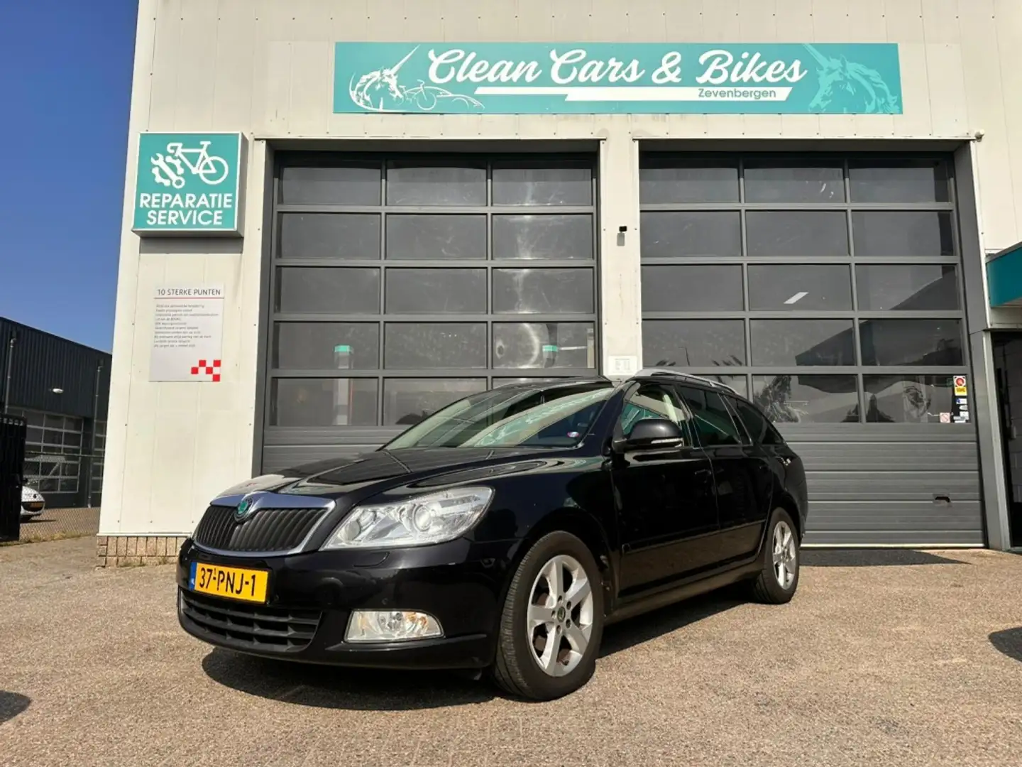 Skoda Octavia Combi 1.2 TSI Elegance Bns Zwart - 1