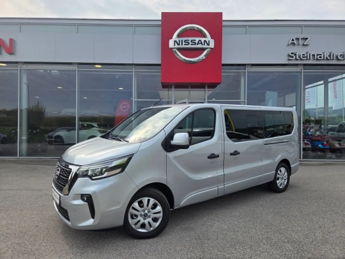 Nissan Primastar L2H1 Tekna 170 dCi 9AT Silber - 1