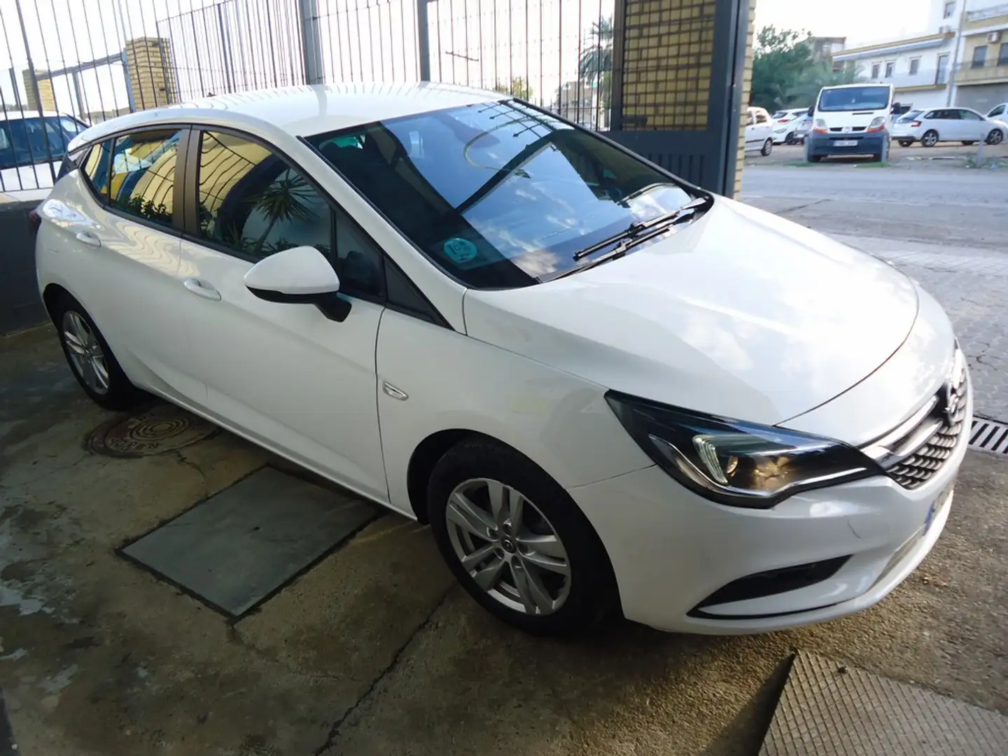 Opel Astra 1.6CDTi S/S Selective Pro 110 Wit - 1