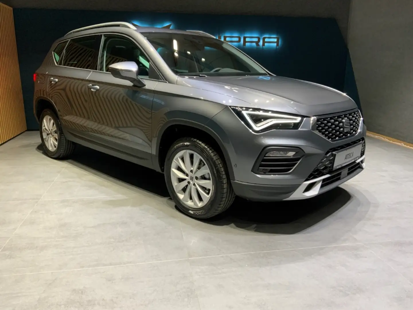 SEAT Ateca Road Edition 1.5TSI DSG+AHK +LED+ACC Grau - 2