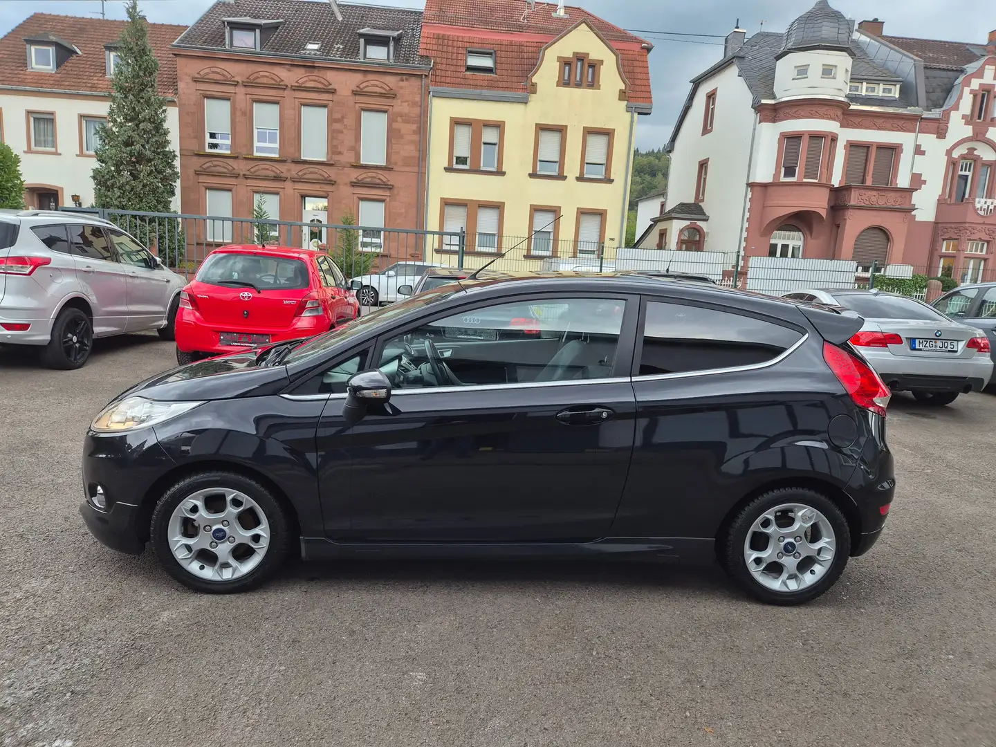Ford Fiesta Titanium " Zahnriemen neu " Noir - 1