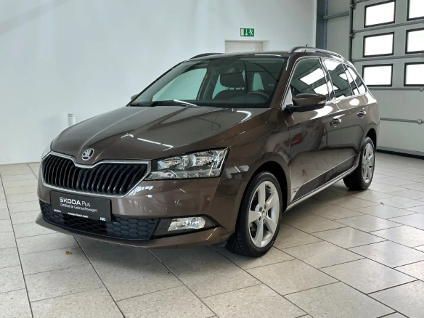 Skoda Fabia Combi Clever 1.0 MPI SHZ Freisprech PDC Braun - 2