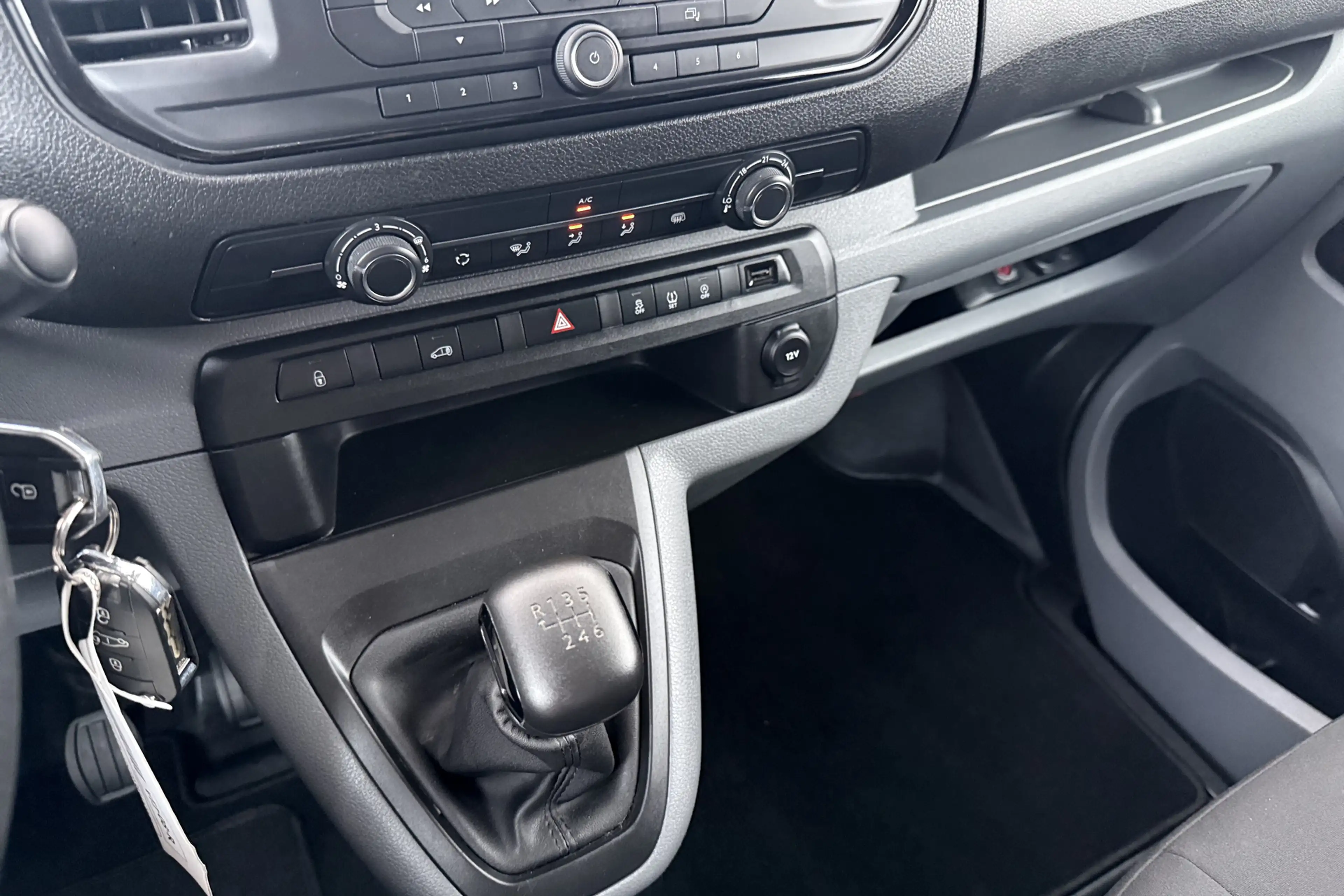 Peugeot Expert 1.5 BlueHDI 100 Standard Premium Trekhaak Houtenvl — photo 25