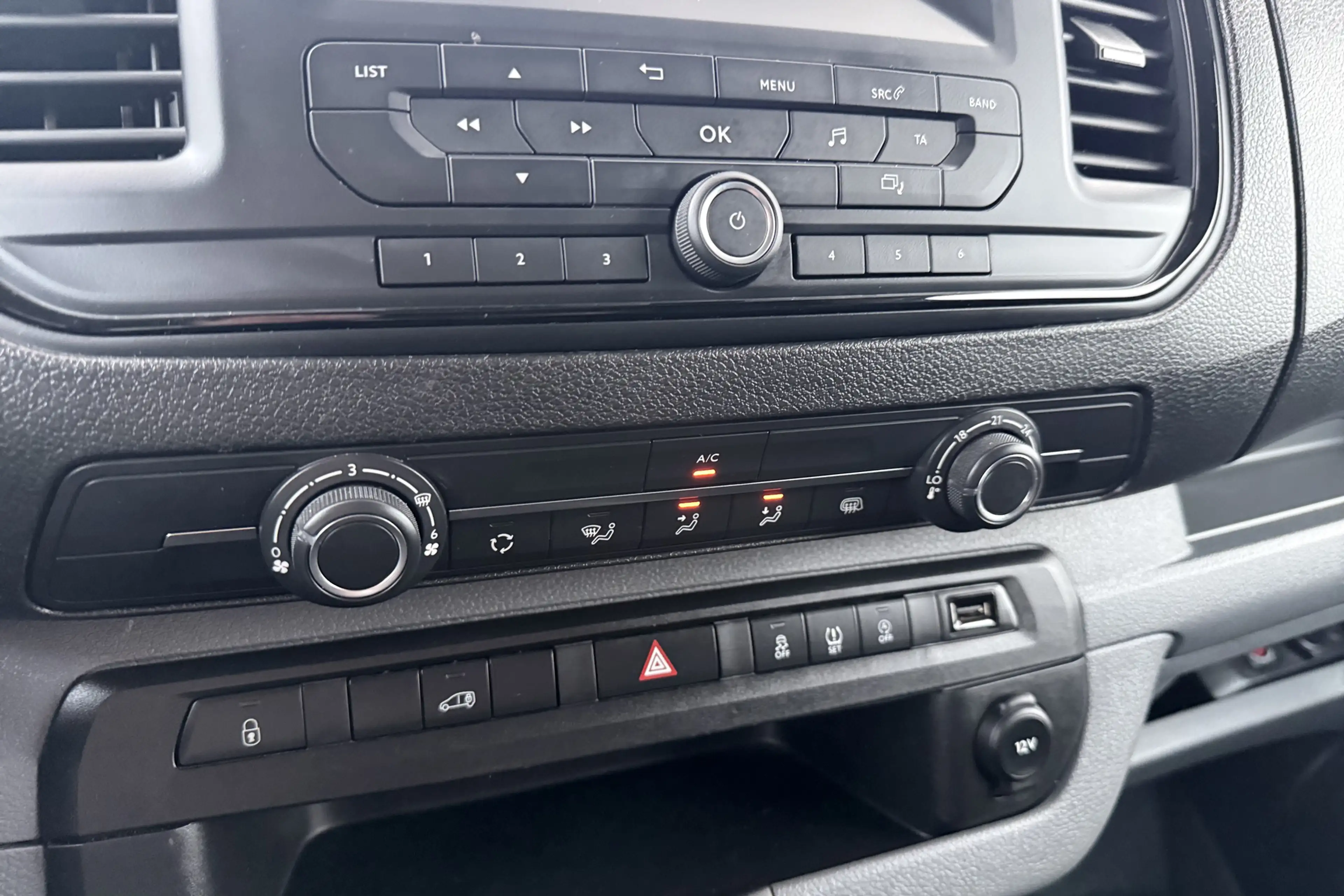 Peugeot Expert 1.5 BlueHDI 100 Standard Premium Trekhaak Houtenvl — photo 24