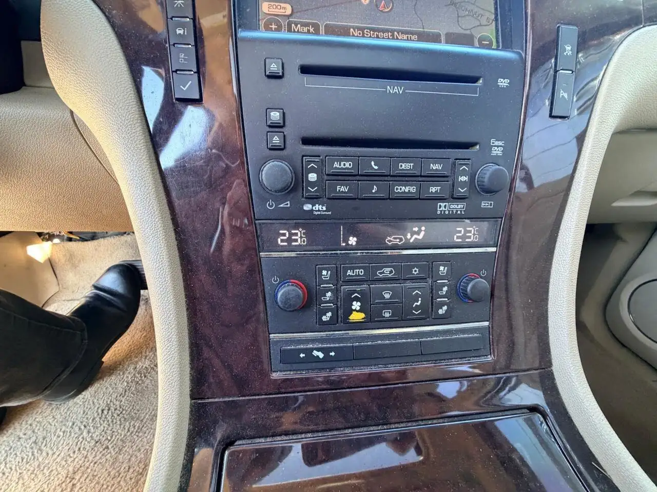 Cadillac Escalade photo Cadillac Escalade