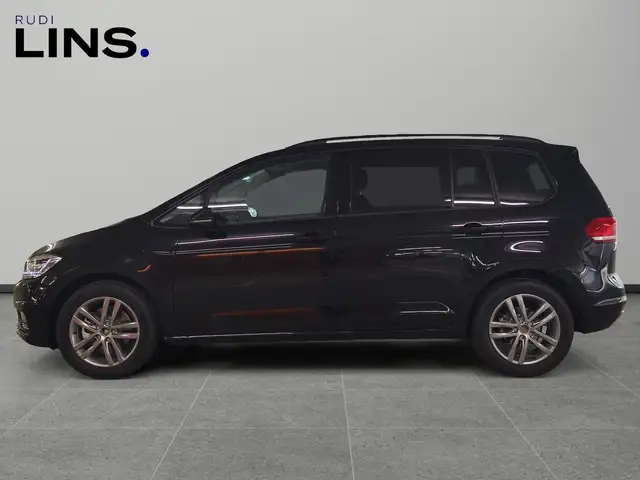 Volkswagen Touran view 2