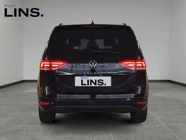 Volkswagen Touran view 4