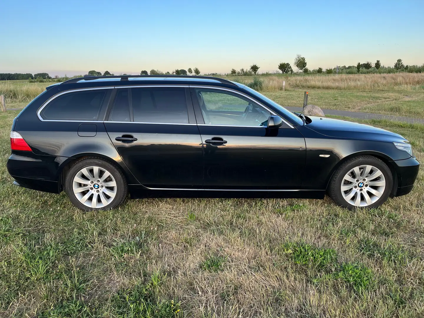 BMW 523 523 523i Business Line Zwart - 2