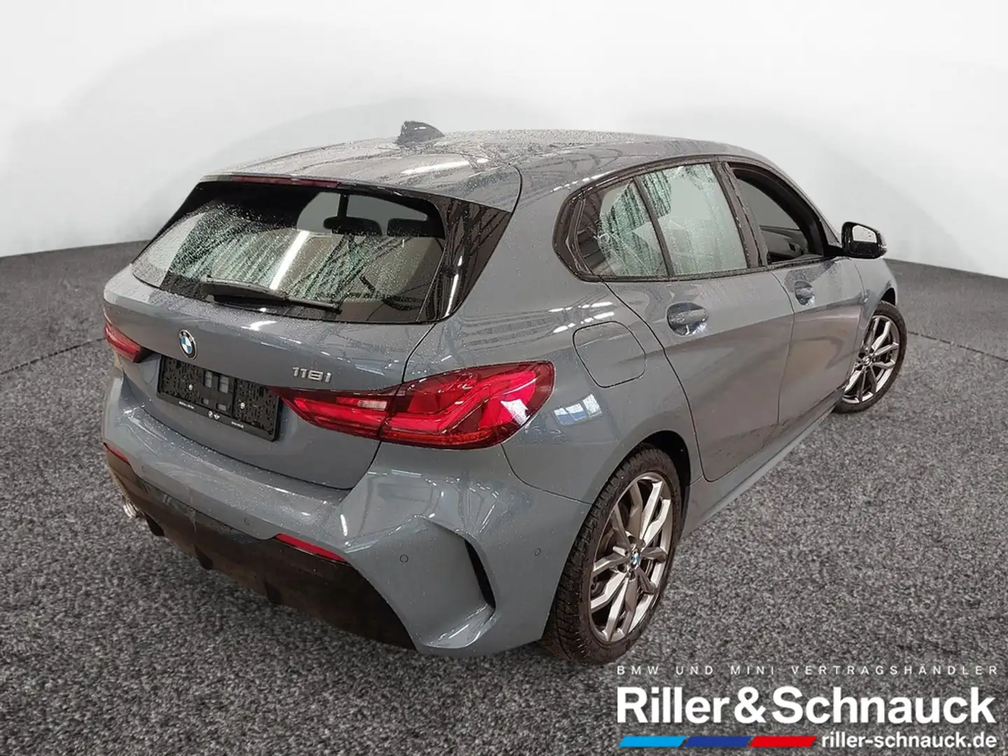 BMW 118 i M Sport LED+NAVI+KAM+SHZG Grau - 2