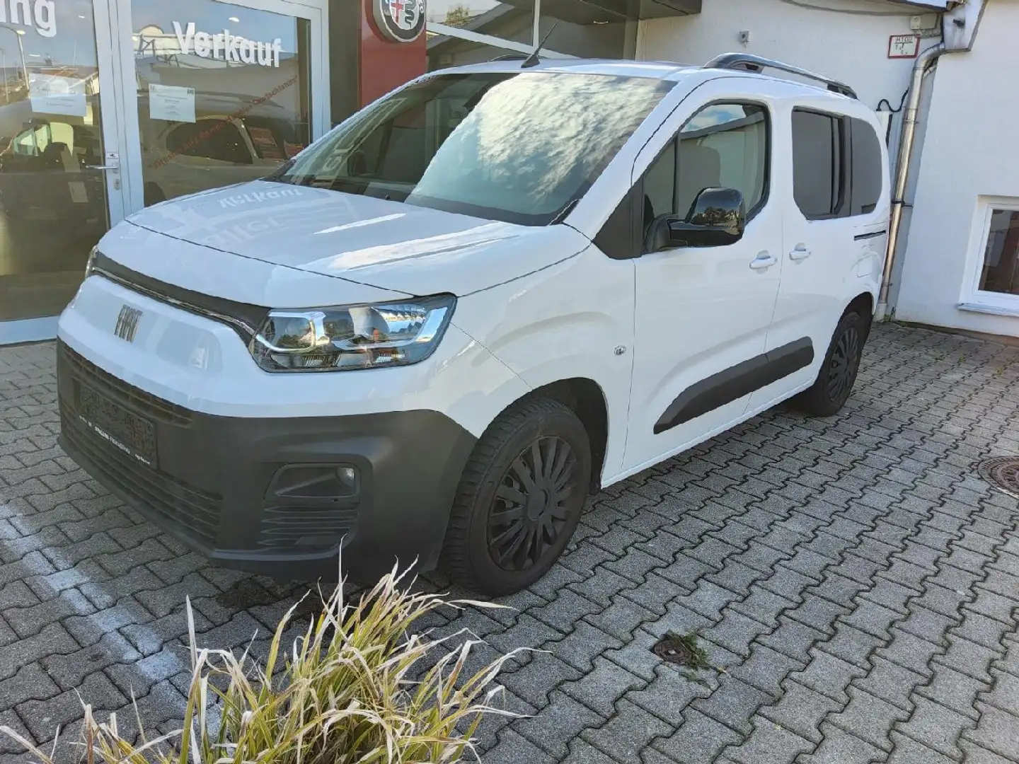 Fiat E-Doblo Magic Top 100 kW Weiß - 2
