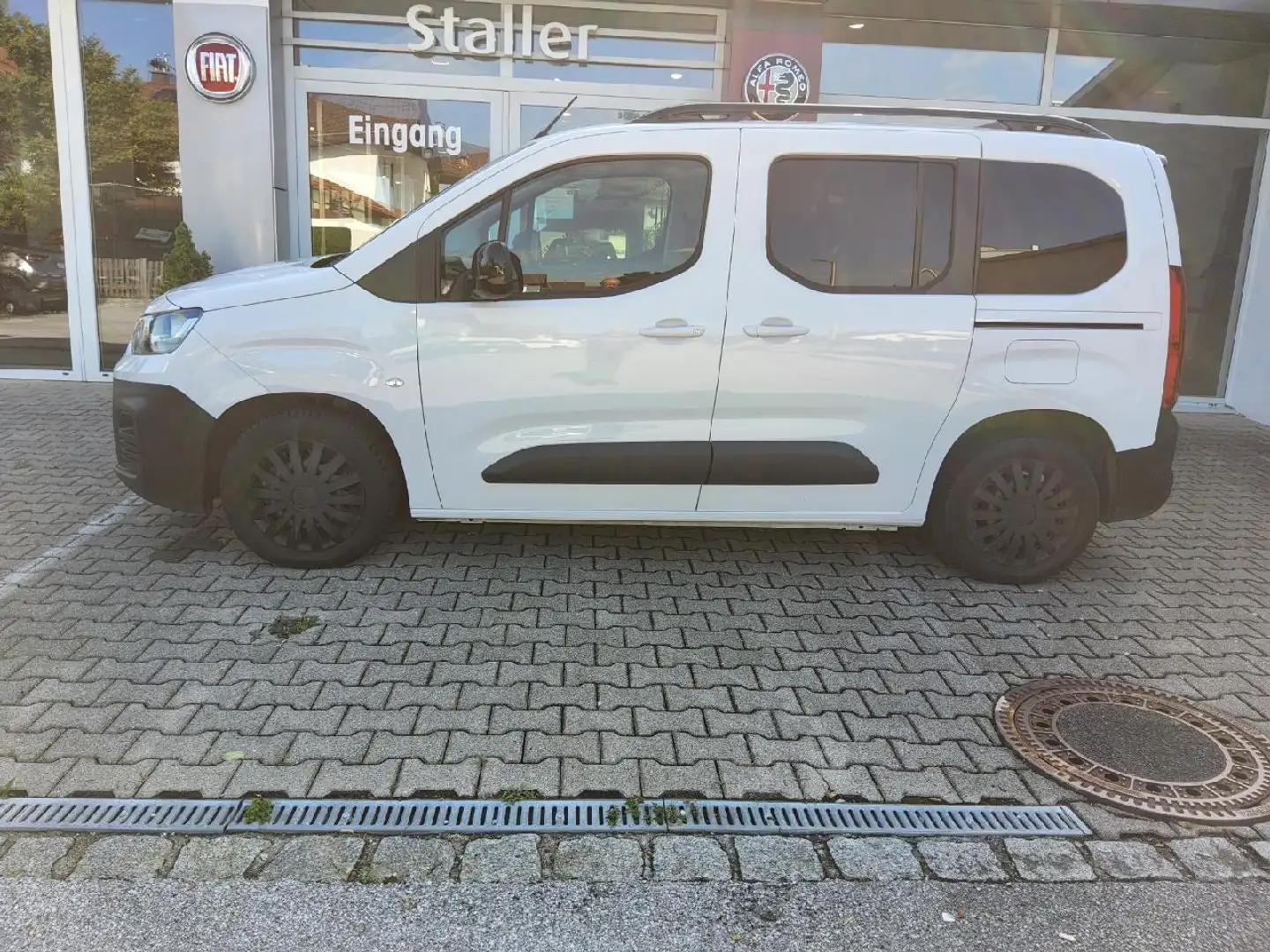 Fiat E-Doblo Magic Top 100 kW Weiß - 1
