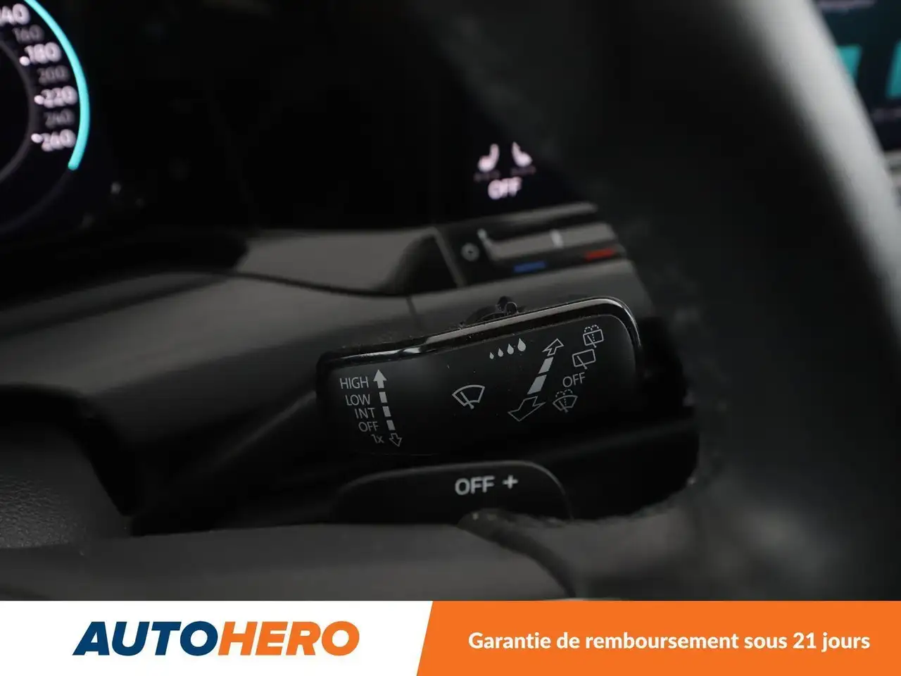 Volkswagen Golf Standard Model — photo 23