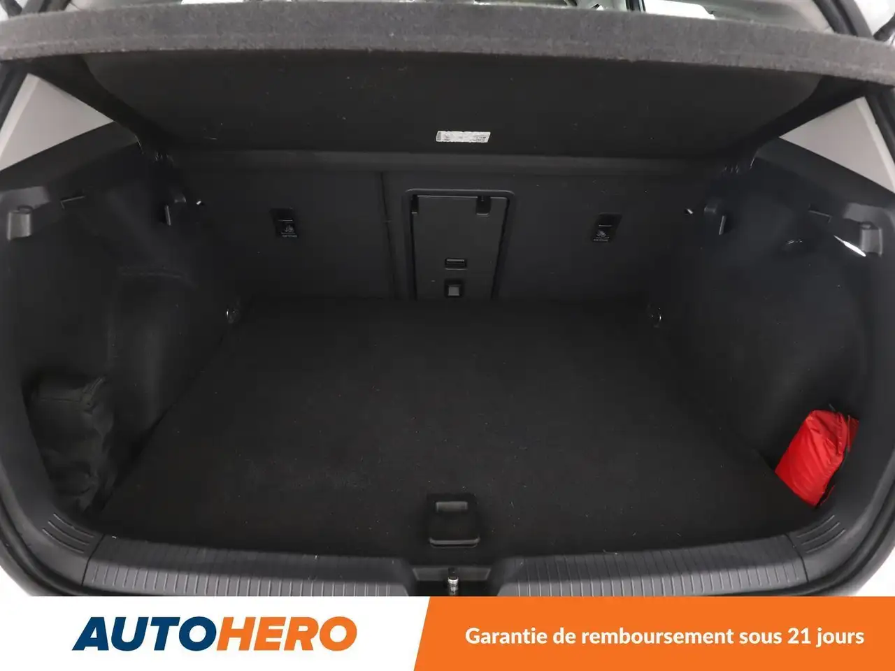 Volkswagen Golf Standard Model — photo 19