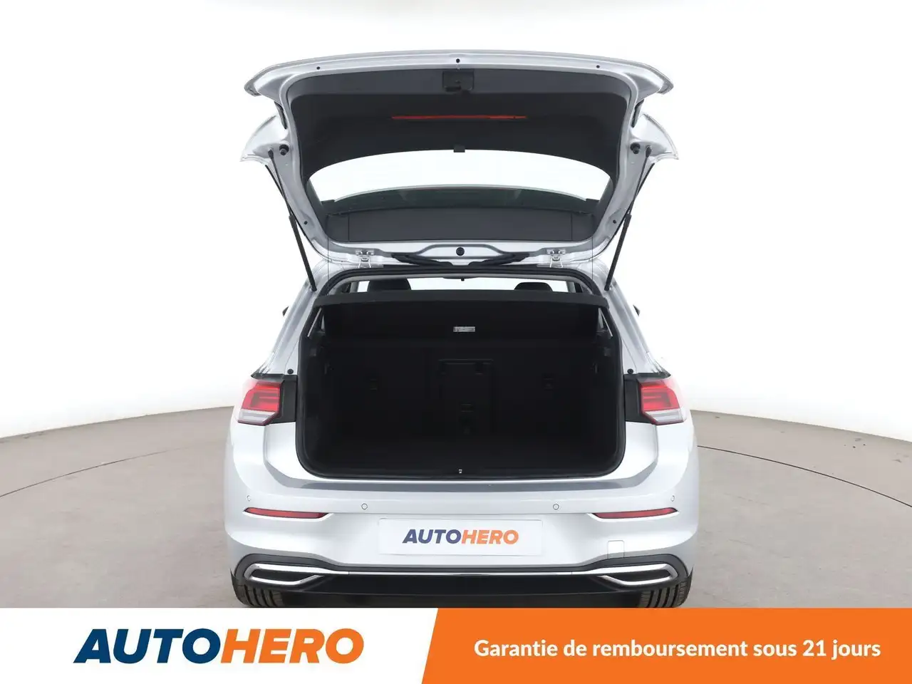 Volkswagen Golf Standard Model — photo 17