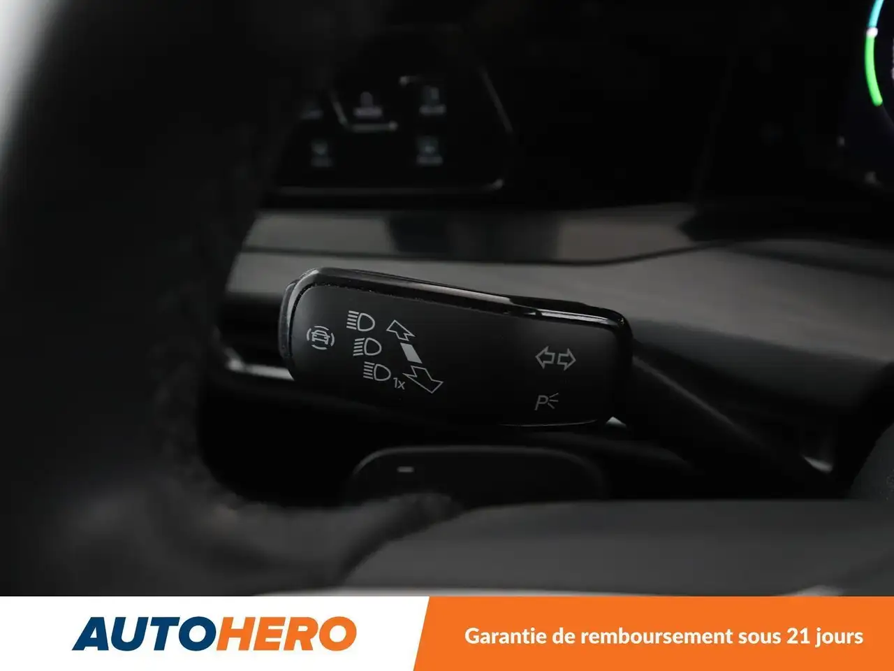 Volkswagen Golf Standard Model — photo 22