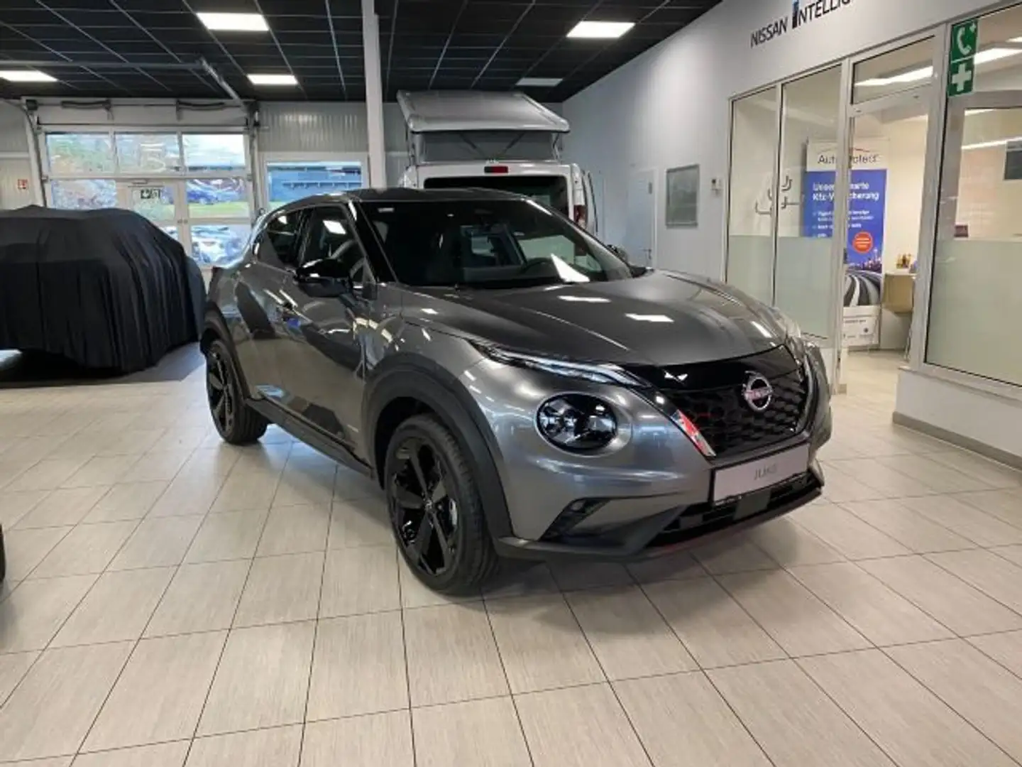 Nissan Juke 1.6 Hybrid Tekna Hybrid Bose BFS Grijs - 2