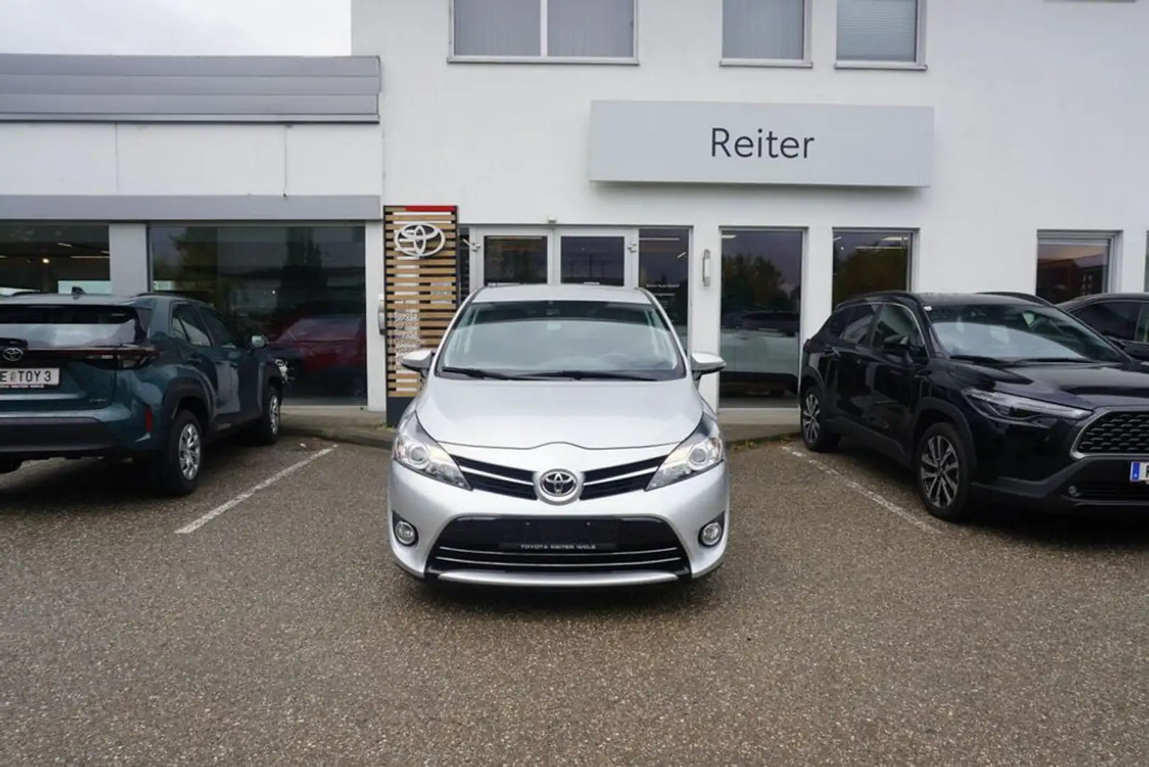 Toyota Verso 1,6 D-4D *7-SITZE*AHK*KAMERA* Silber - 1