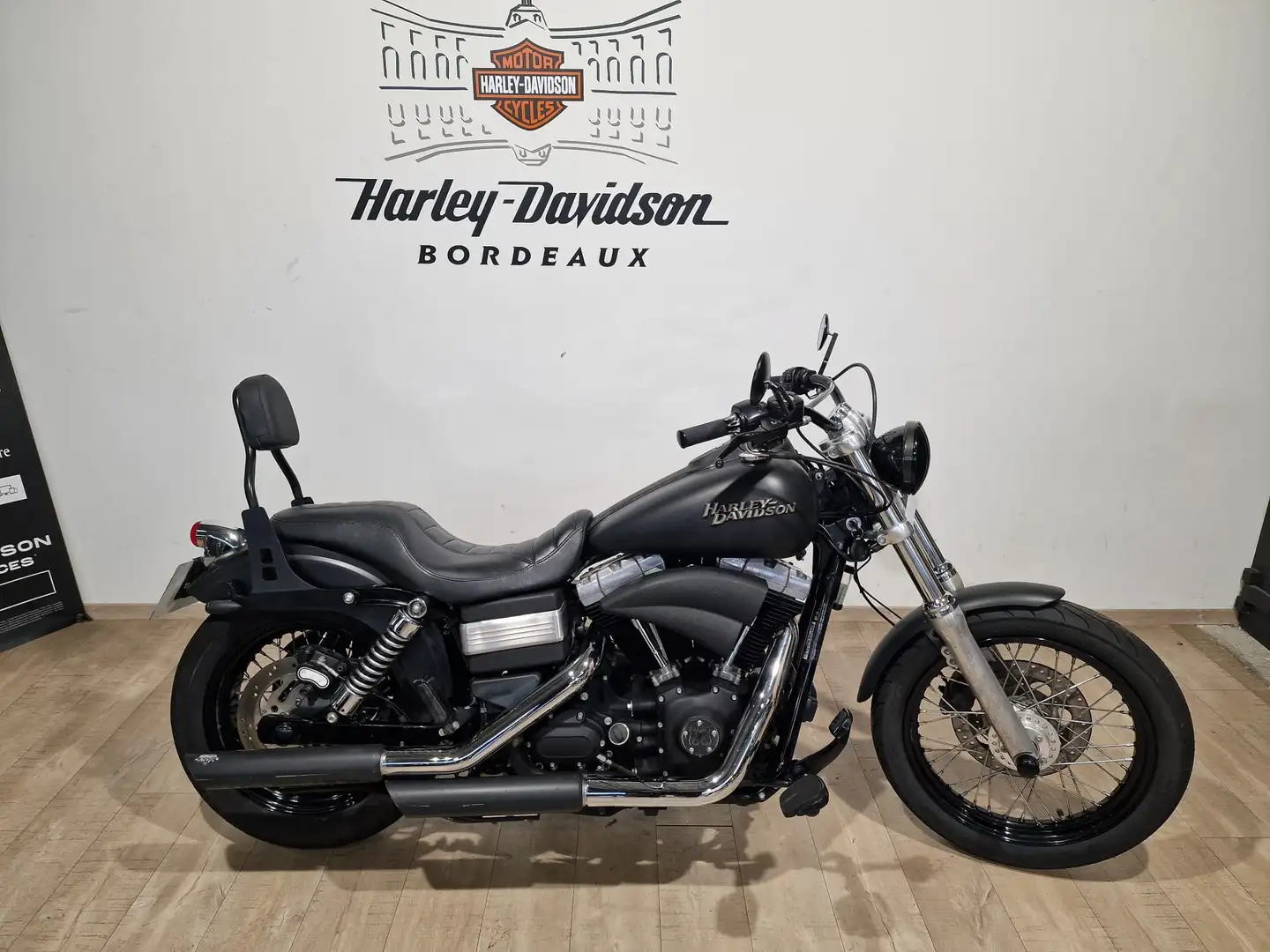 Harley-Davidson Dyna Street Bob Noir - 1