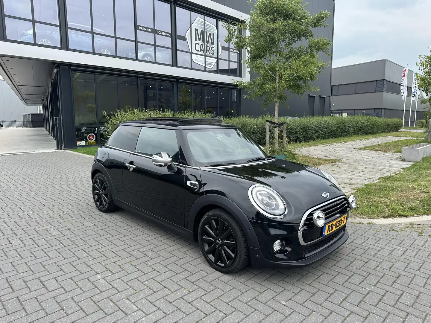 MINI Cooper 1.5 Chili Business Pano, Leder, Navi, LED, ECC Noir - 1