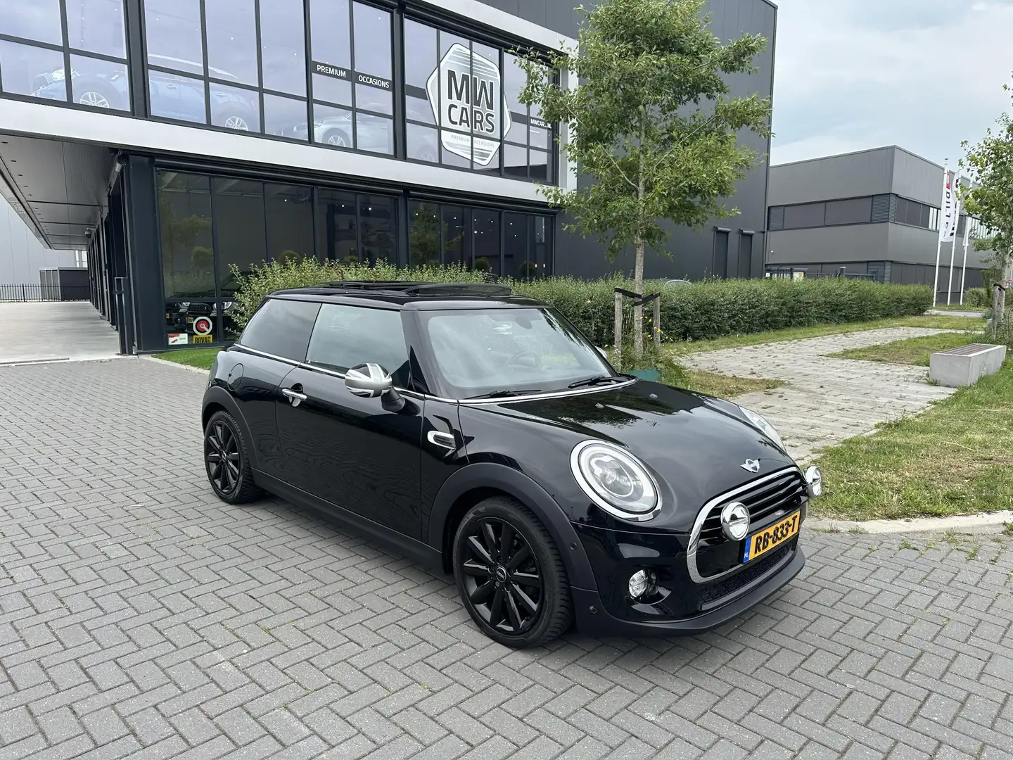 MINI Cooper 1.5 Chili Business Pano, Leder, Navi, LED, ECC Noir - 2